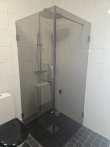 Montering av duschvägg / hörn